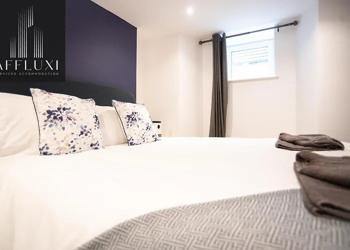 Spacious Nottingham Home With Garden Sleeps 9