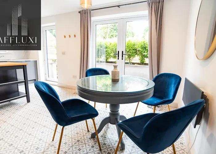 Spacious Nottingham Home With Garden Sleeps 9