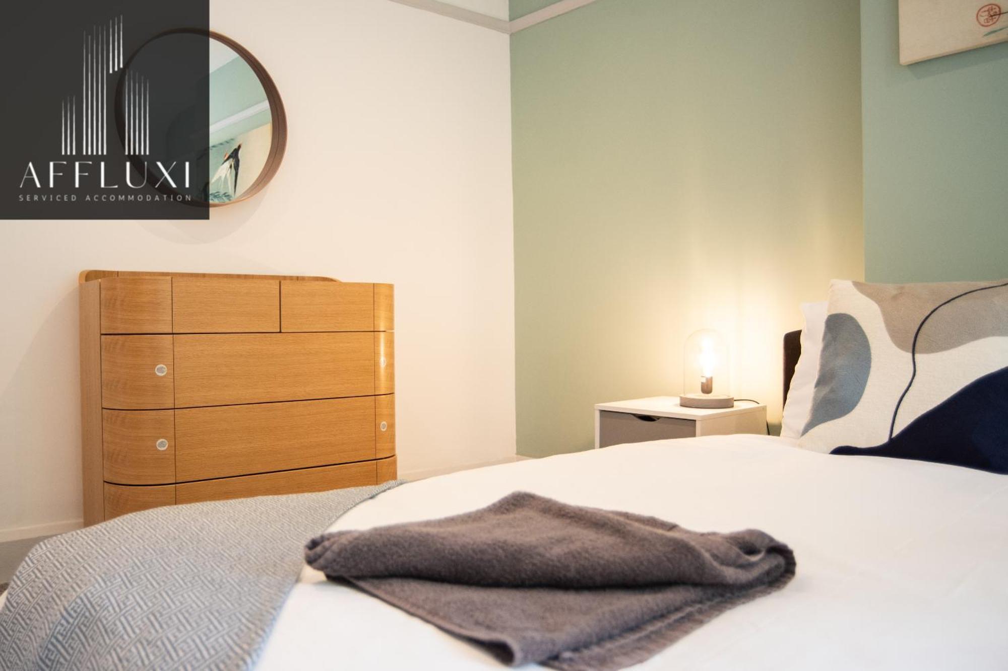 Holiday home Spacious With Garden Sleeps 9 *