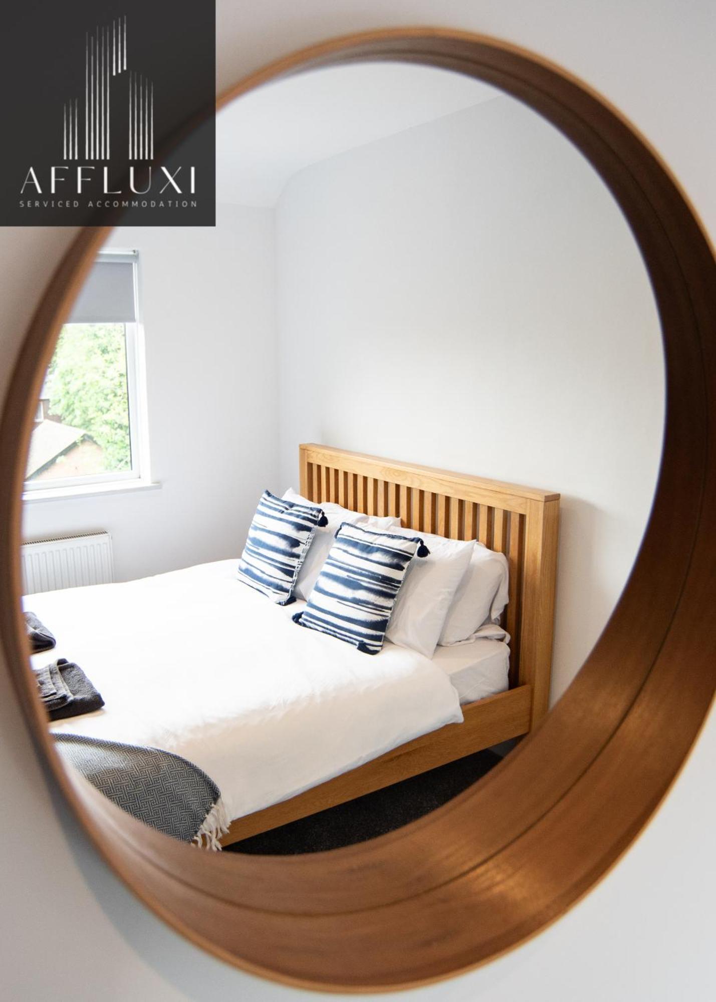Spacious With Garden Sleeps 9 Holiday home