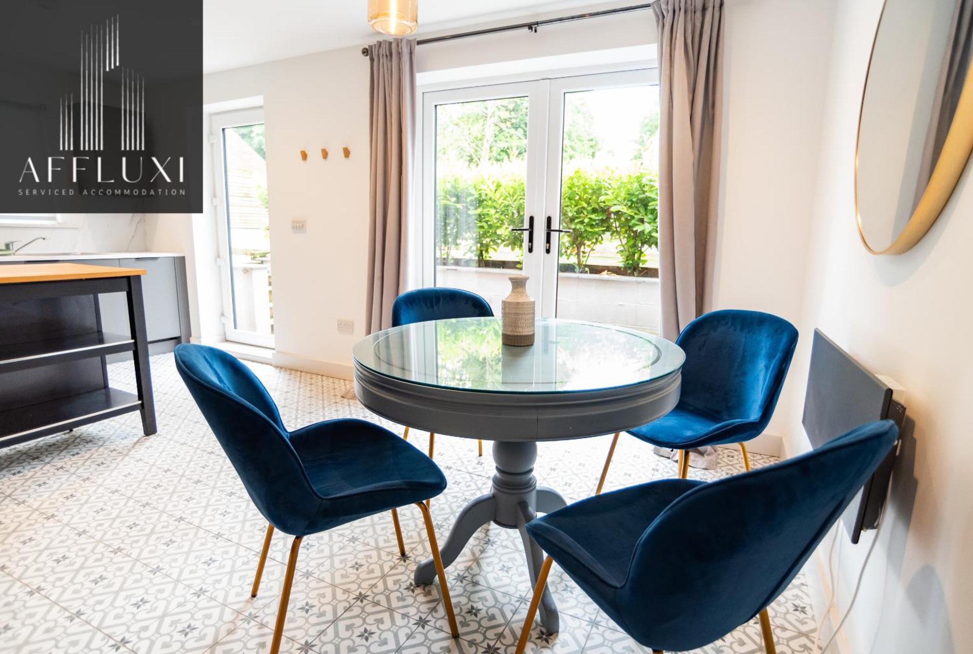 Spacious With Garden Sleeps 9 * Nottingham
